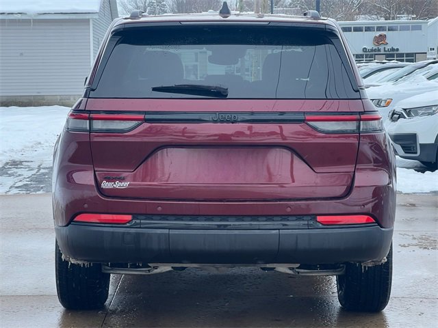 Used 2024 Jeep Grand Cherokee Altitude image 45