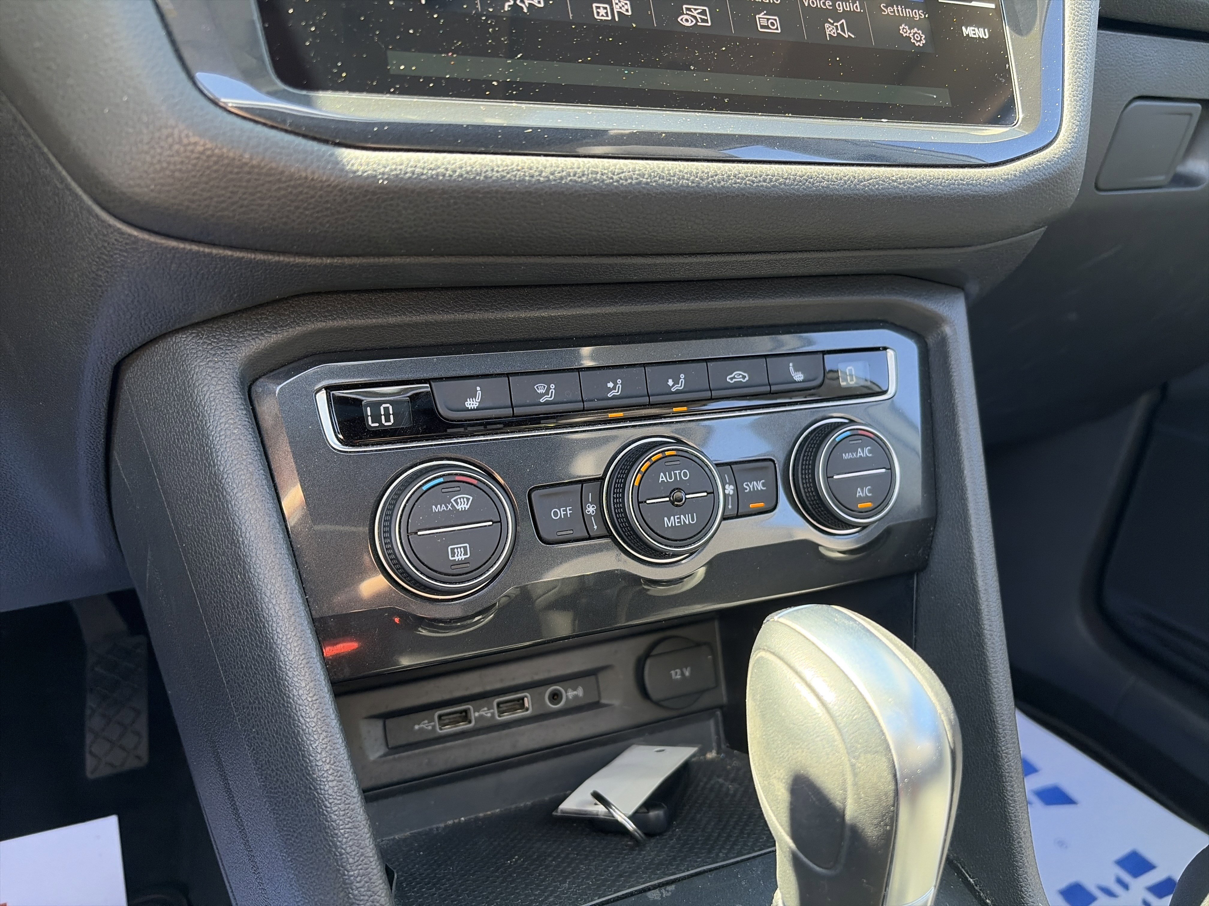 Used 2018 Volkswagen Tiguan SEL w/ 3rd Row Seat Package image 43