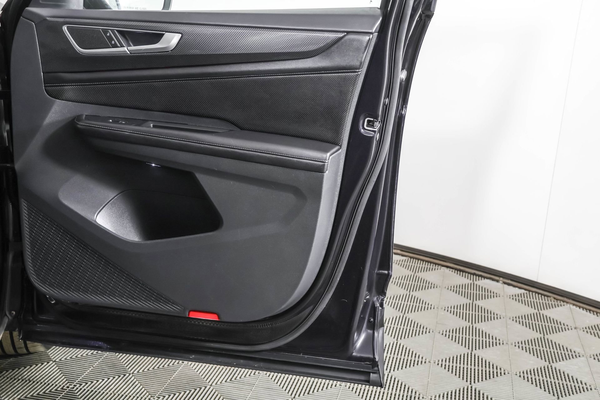 Used 2024 Volkswagen Atlas Cross Sport SEL R-Line image 47