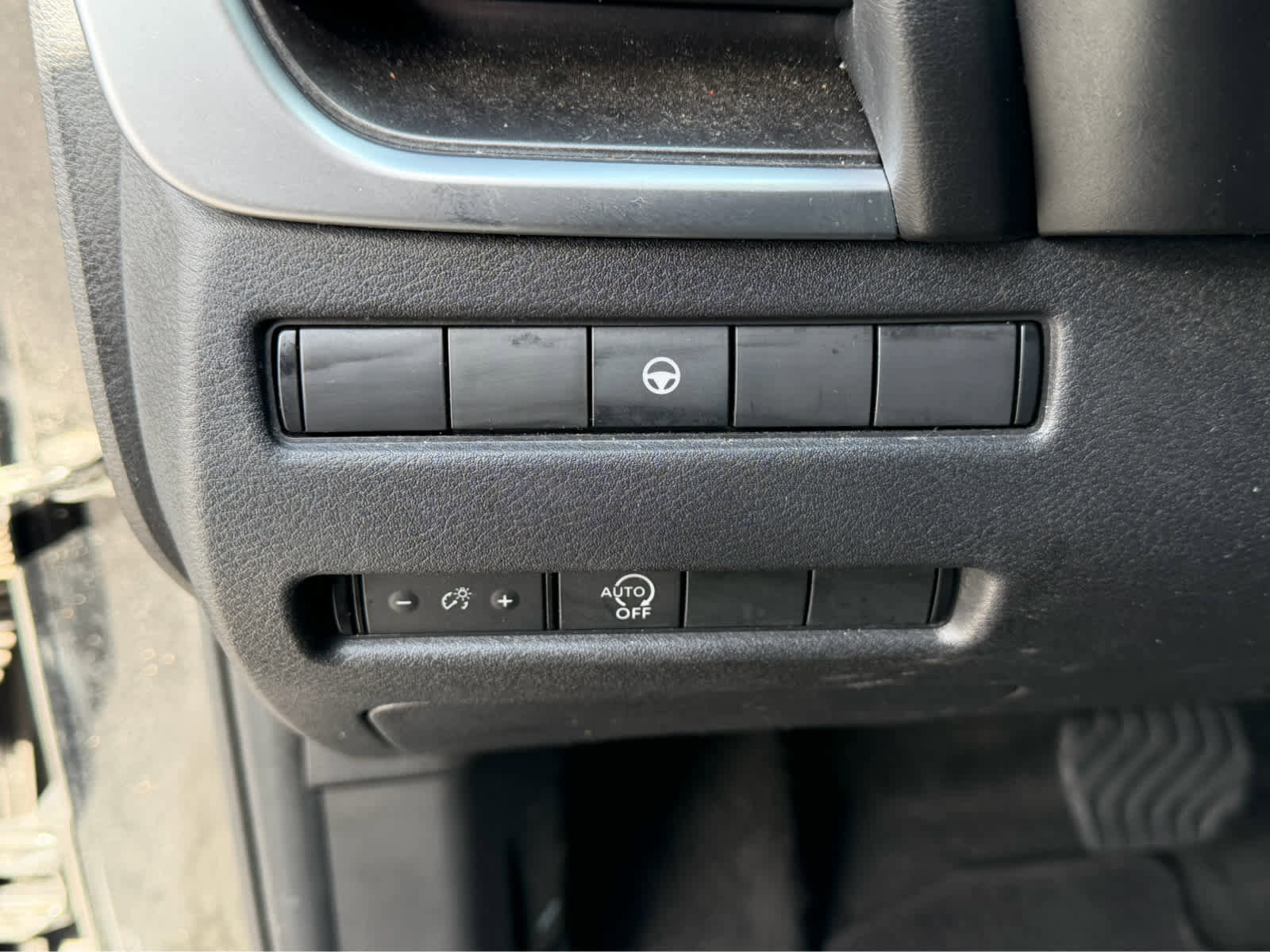 Used 2023 Nissan Rogue SV image 23