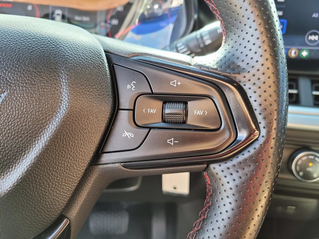 Used 2024 Chevrolet Trax RS FWD image 25