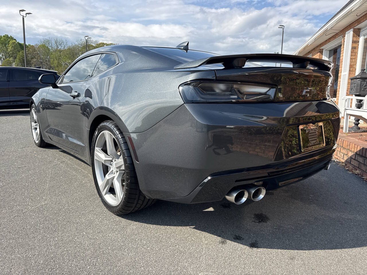 Used 2017 Chevrolet Camaro SS RWD image 9
