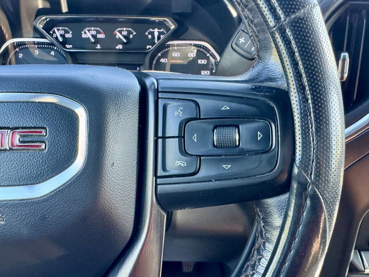 Used 2020 GMC Sierra 2500 AT4 w/ AT4 Preferred Package image 17