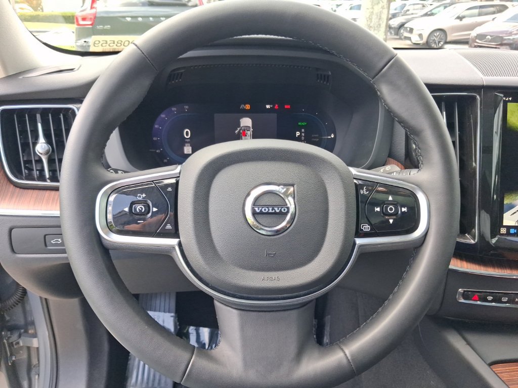 Certified 2024 Volvo XC60 T8 Plus w/ Protection Package Premier AWD/4WD image 16