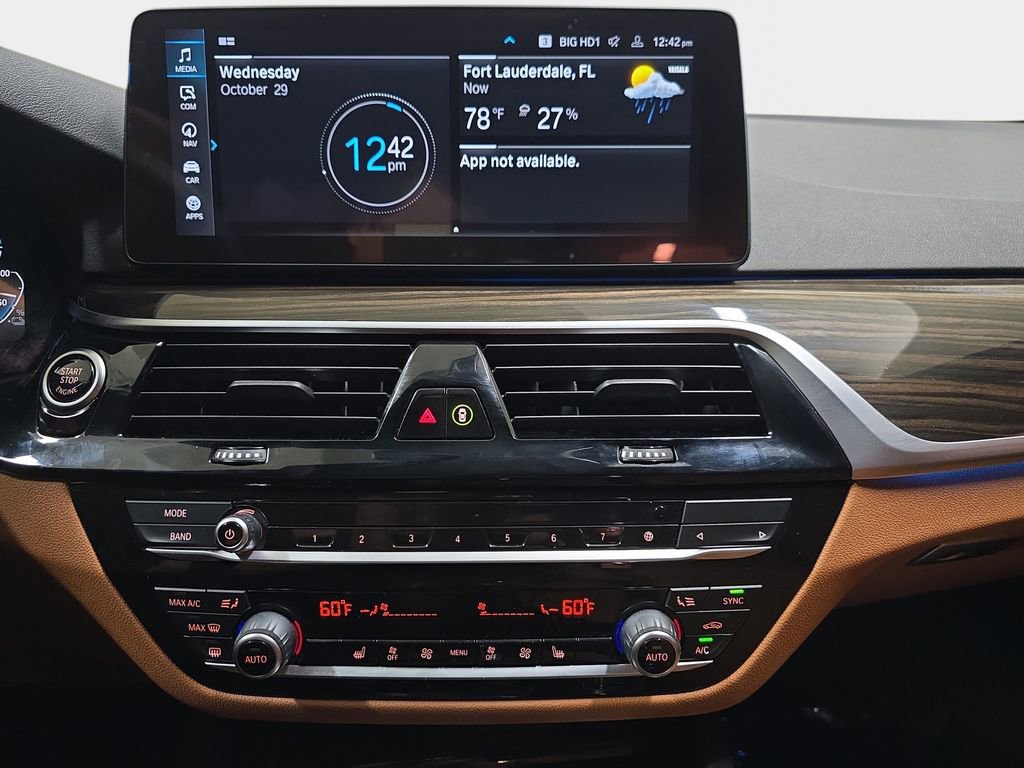 Used 2023 BMW 530e w/ Convenience Package image 22