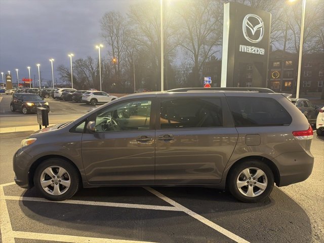 Used 2014 Toyota Sienna LE image 5