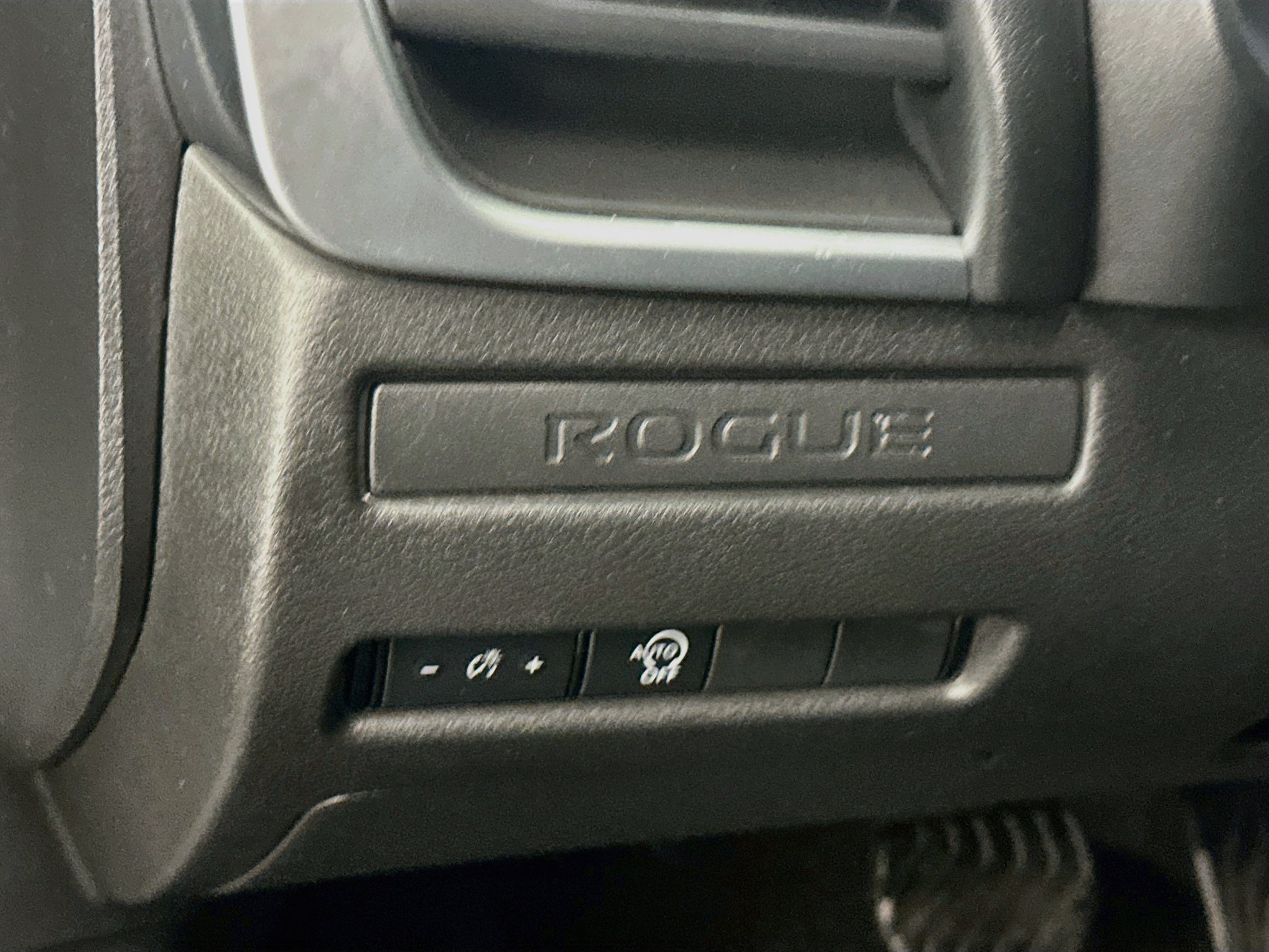 Used 2023 Nissan Rogue S AWD/4WD image 17