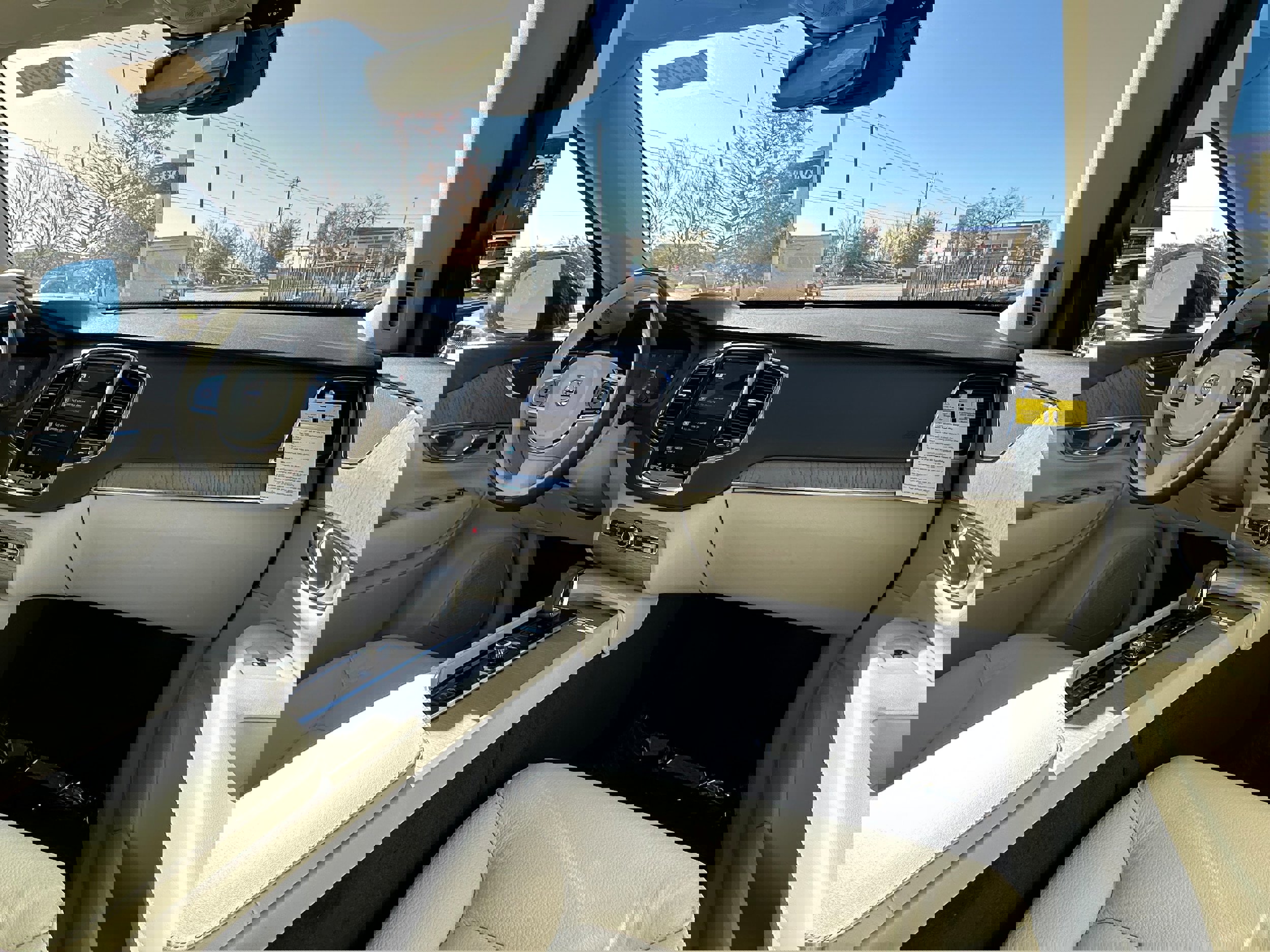 New 2025 Volvo XC90 T8 Plus w/ Protection Package Premier image 10