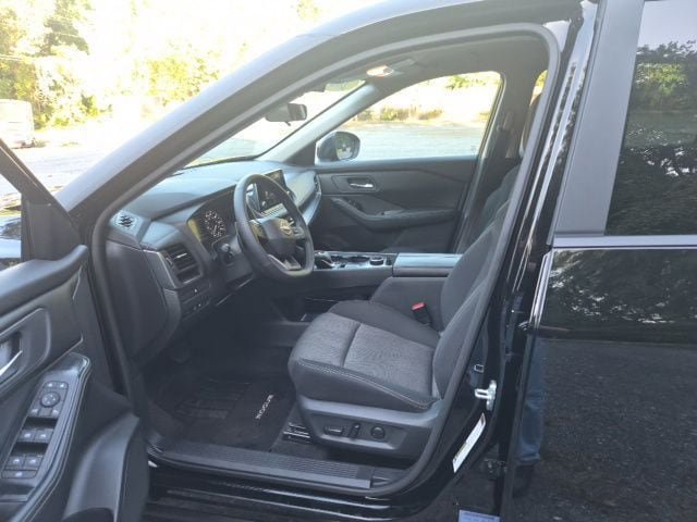 Used 2026 Nissan Rogue SV AWD/4WD image 17