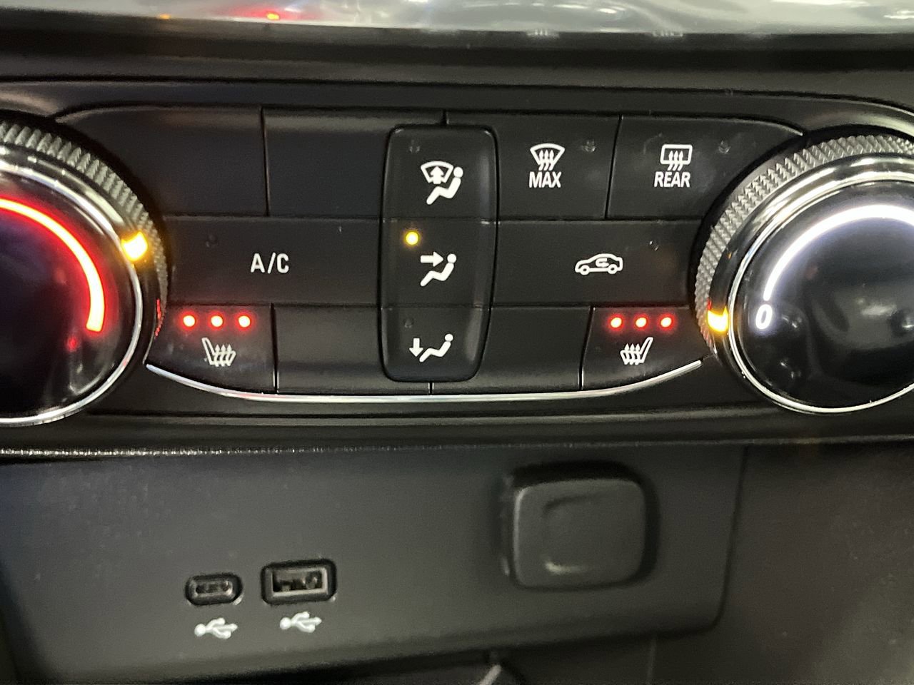 Certified 2024 Buick Encore GX Preferred w/ Comfort Package AWD/4WD image 21