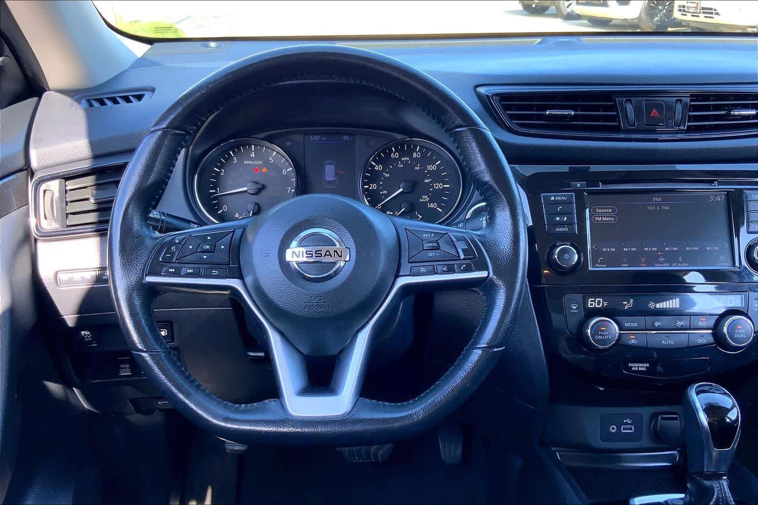Used 2018 Nissan Rogue SV image 6