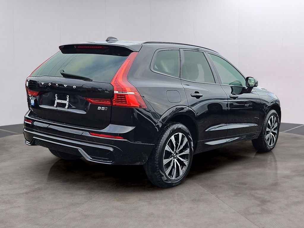Used 2025 Volvo XC60 B5 Core image 4