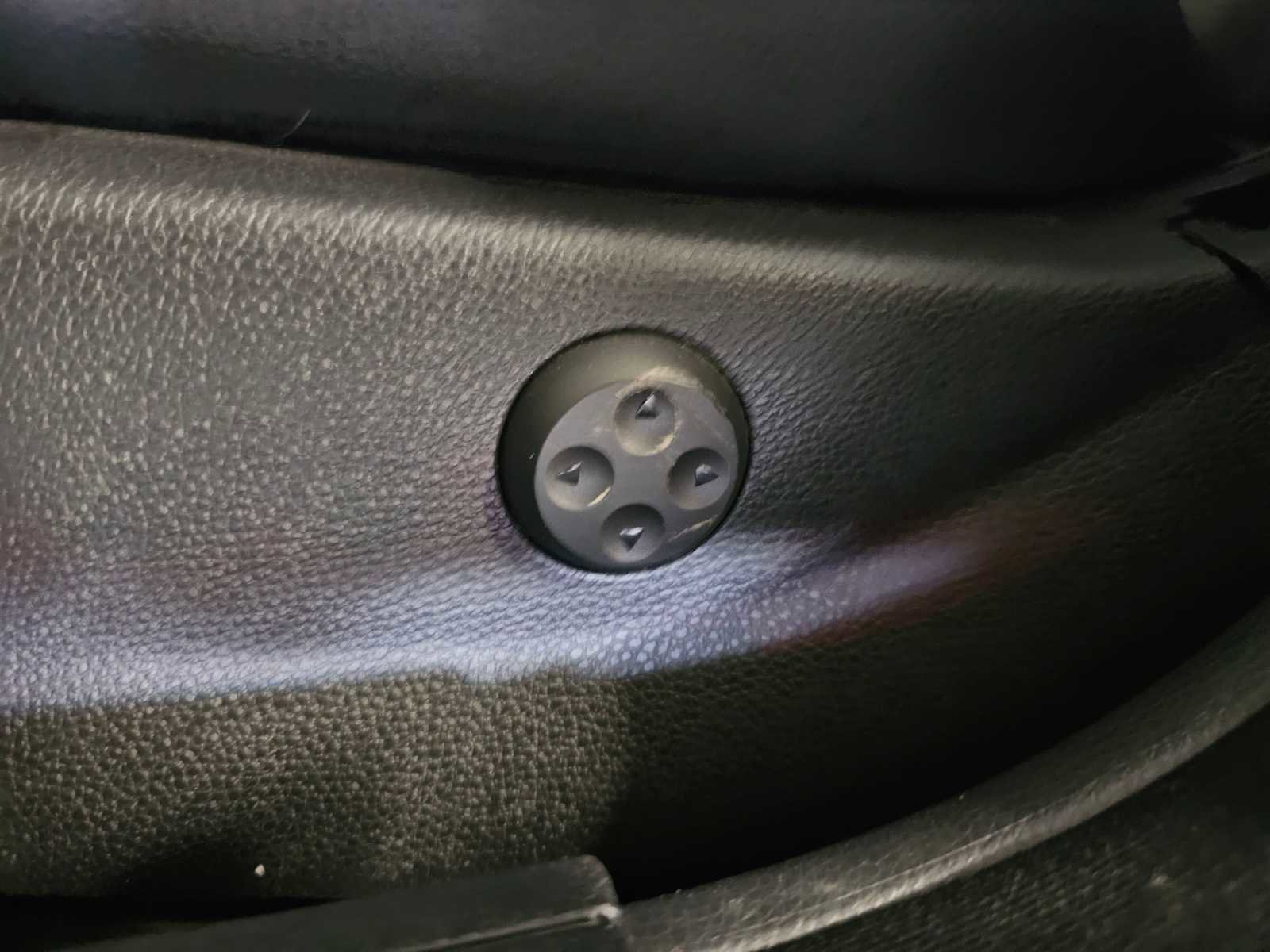 Used 2013 Mercedes-Benz C 300 Sport image 25