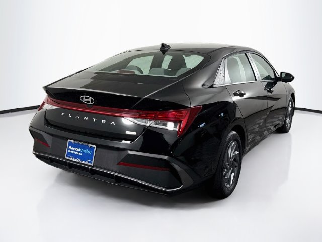 Certified 2025 Hyundai Elantra Hybrid FWD image 11