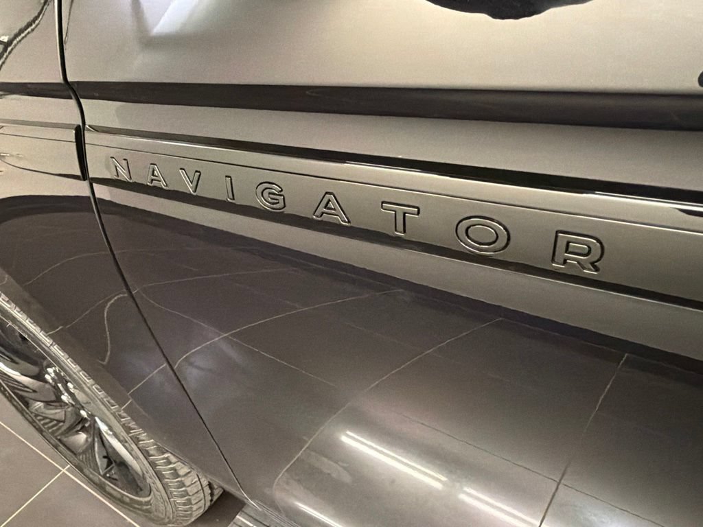 New 2026 Lincoln Navigator Reserve w/ Jet Appearance Package AWD/4WD image 42
