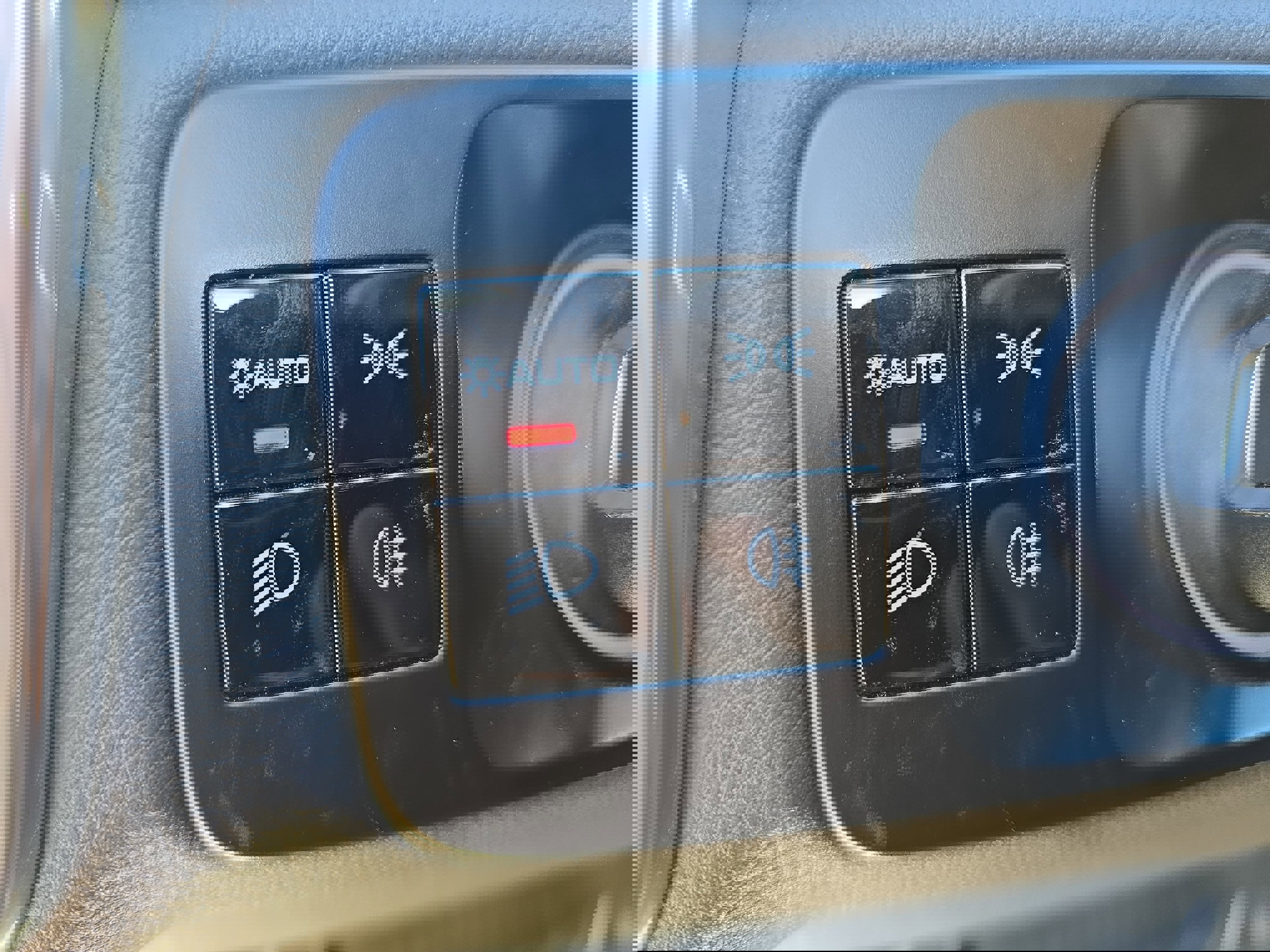 Used 2020 Porsche Cayenne image 28