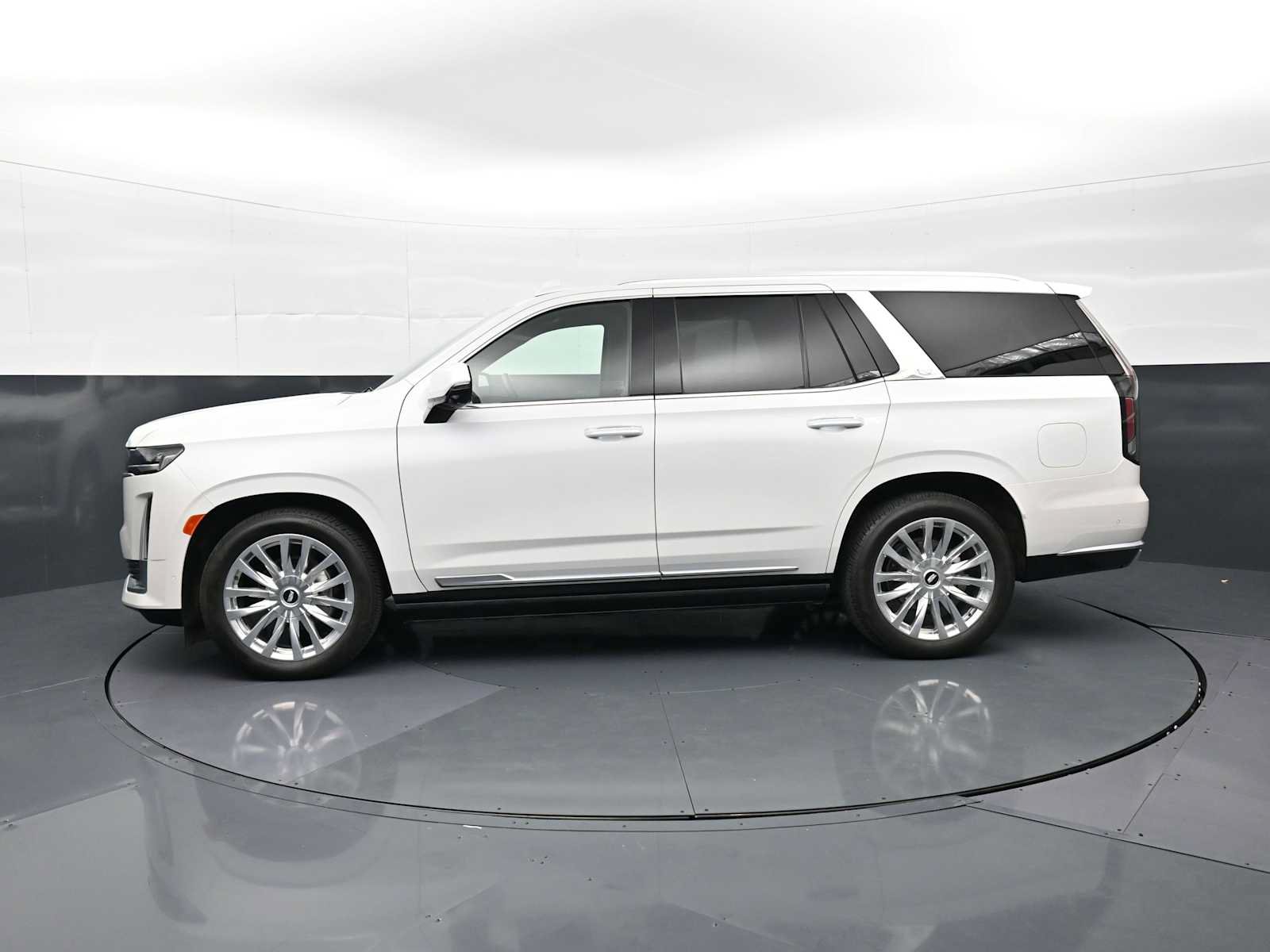 Used 2024 Cadillac Escalade Premium Luxury w/ Performance Package AWD/4WD image 8