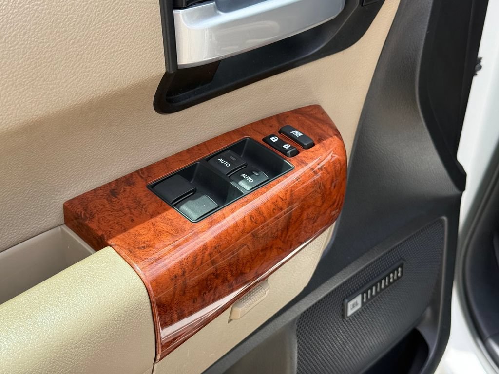 Used 2018 Toyota Sequoia Platinum RWD image 9