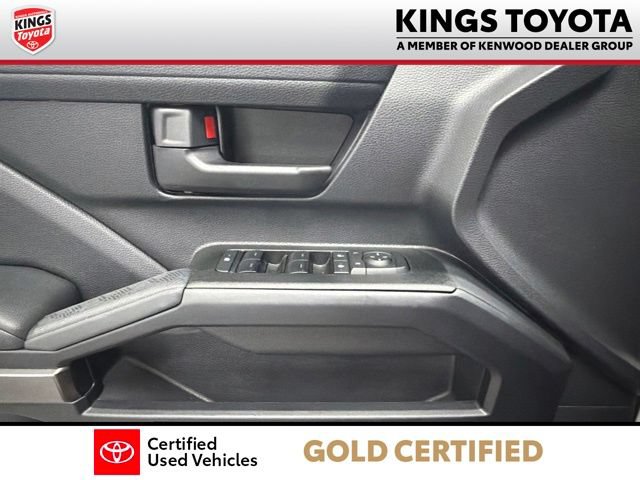 Used 2025 Toyota 4Runner SR5 AWD/4WD image 28