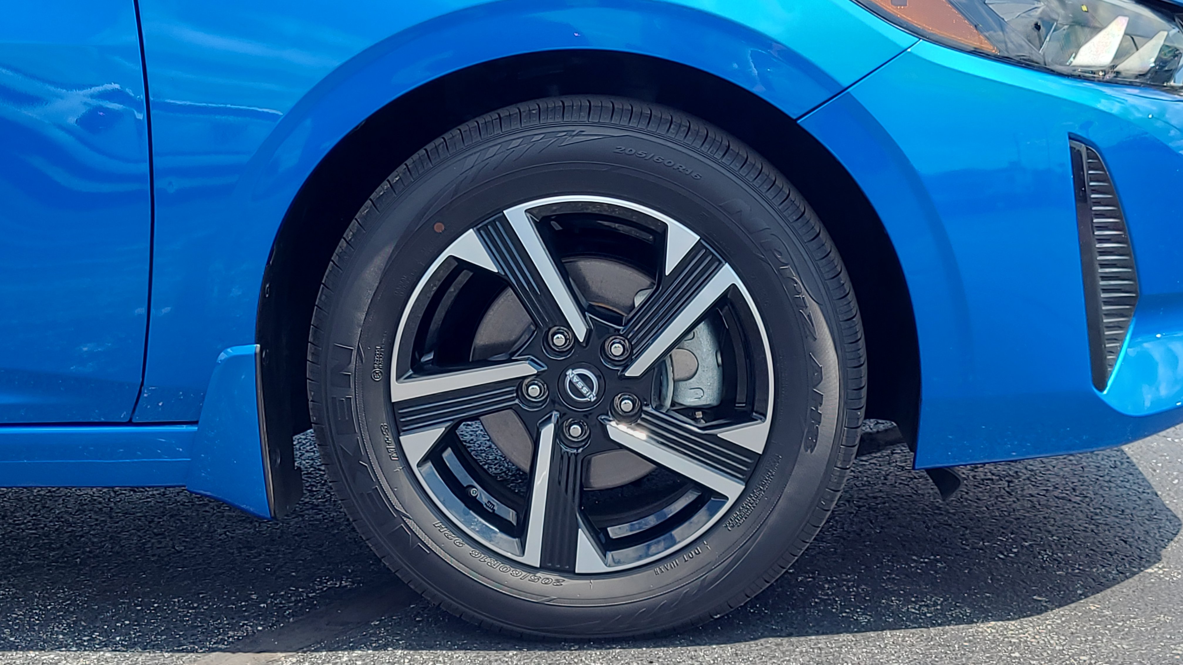 Used 2025 Nissan Sentra SV FWD image 10