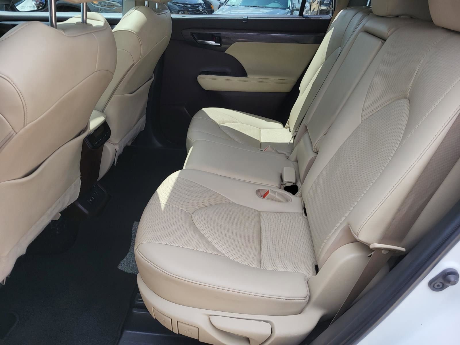 Used 2020 Toyota Highlander Limited FWD image 14