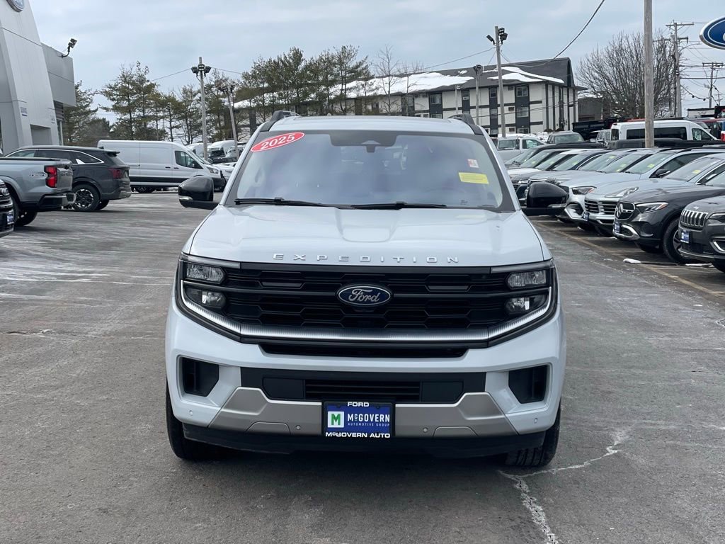 Used 2025 Ford Expedition Platinum image 9