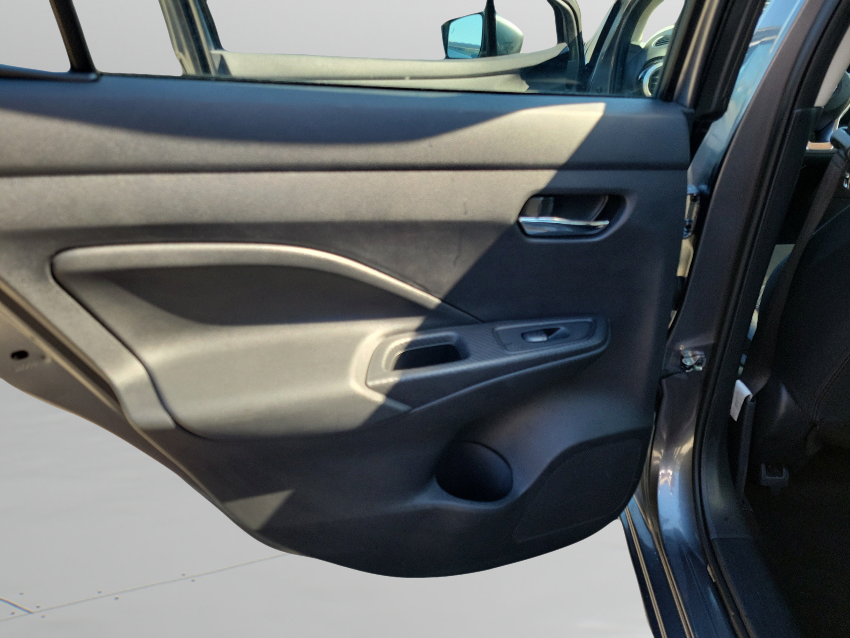 Used 2025 Nissan Versa SV FWD image 11