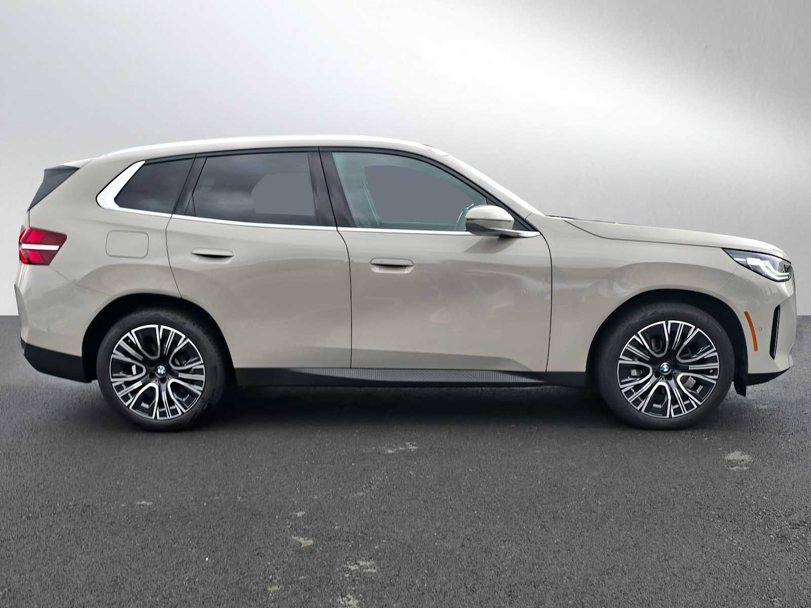 Used 2026 BMW X3 xDrive30i w/ Convenience Package AWD/4WD image 2