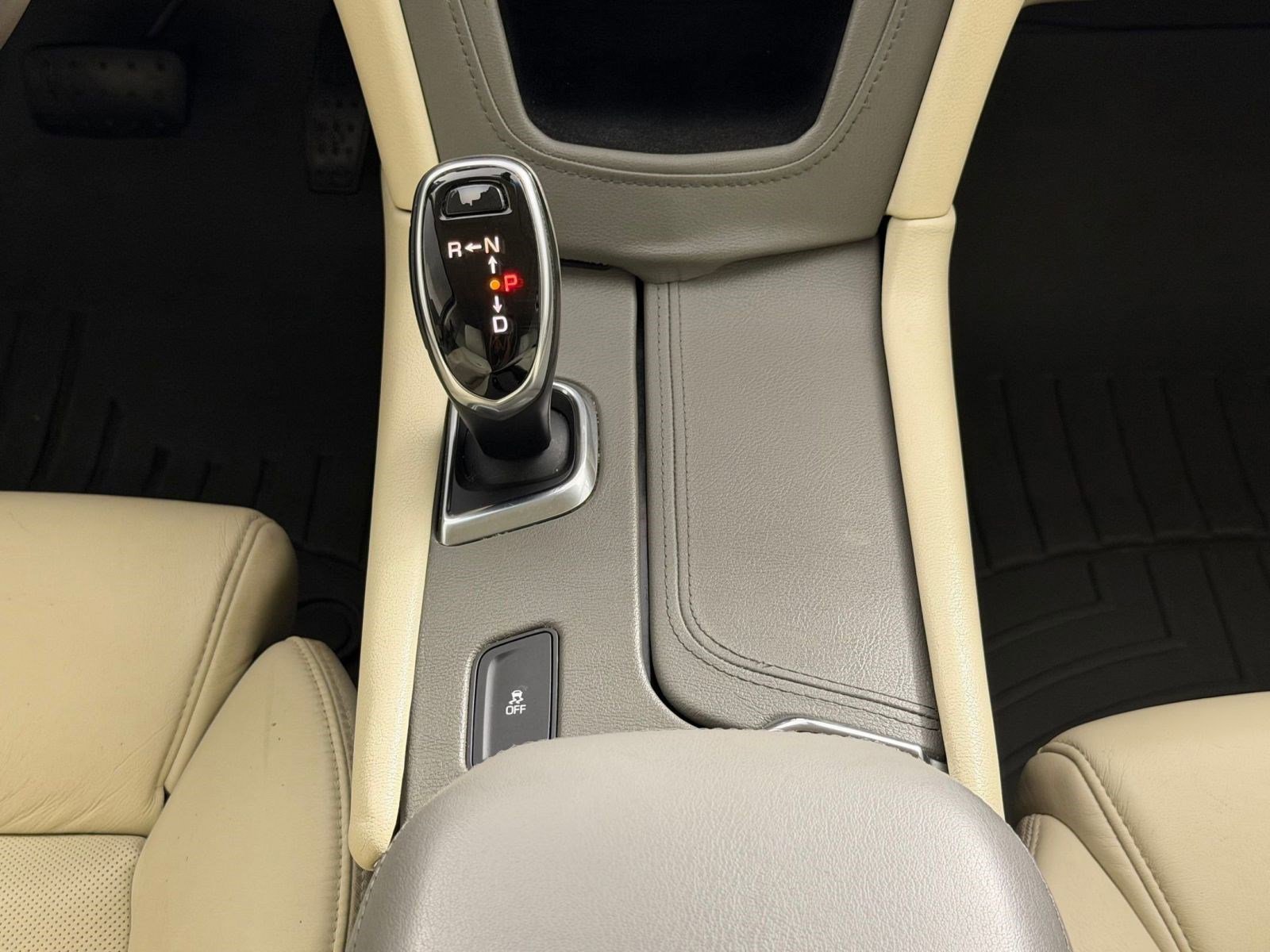 Used 2017 Cadillac XT5 Luxury w/ Driver Awareness Package image 18