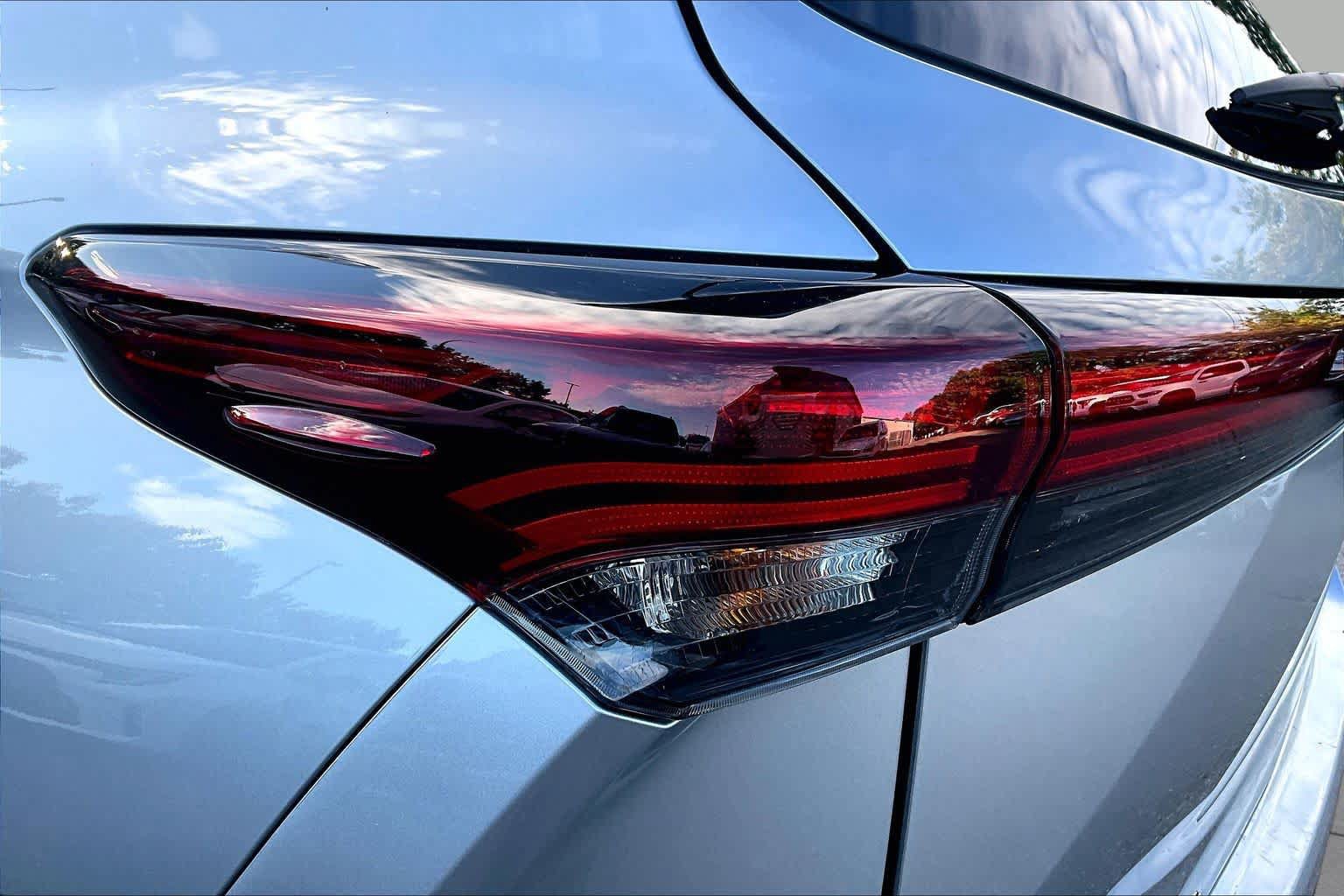 Used 2024 Toyota Highlander XLE AWD/4WD image 27