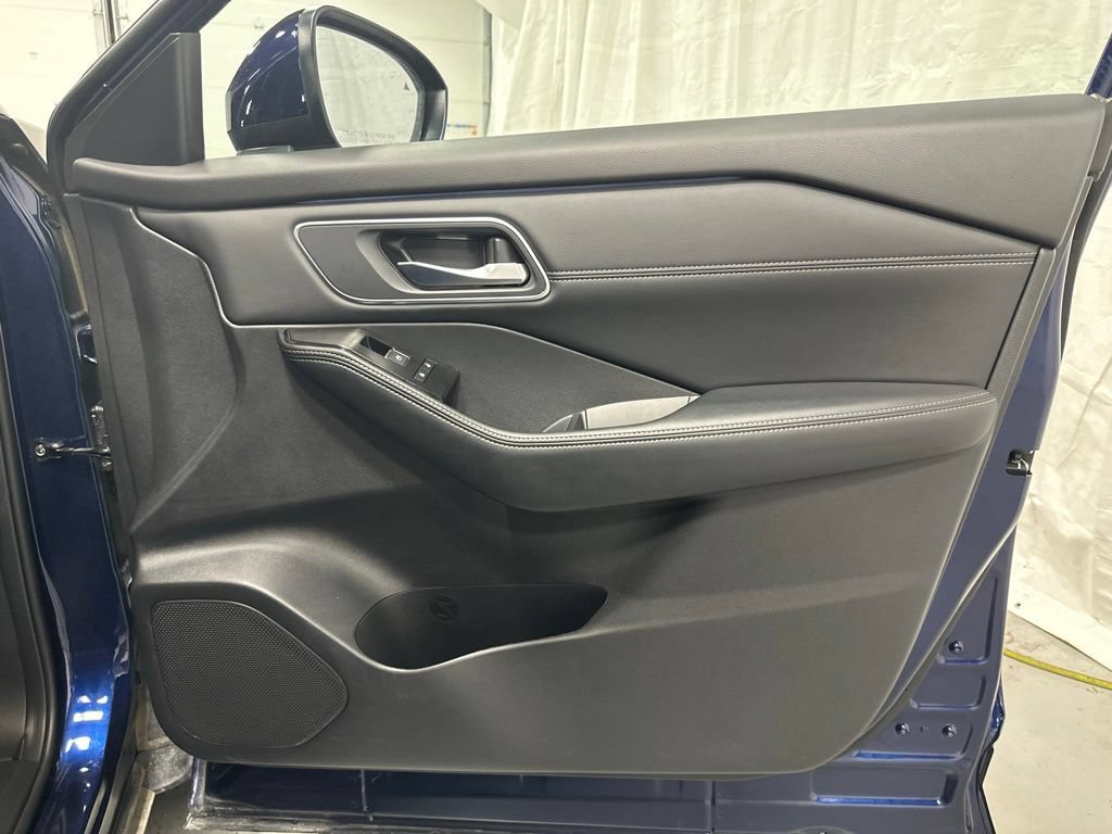 Used 2026 Nissan Rogue Platinum w/ Platinum Premium Package AWD/4WD image 57