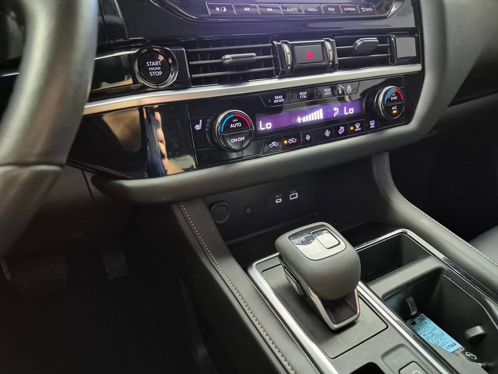 Used 2025 Nissan Pathfinder SL FWD image 21