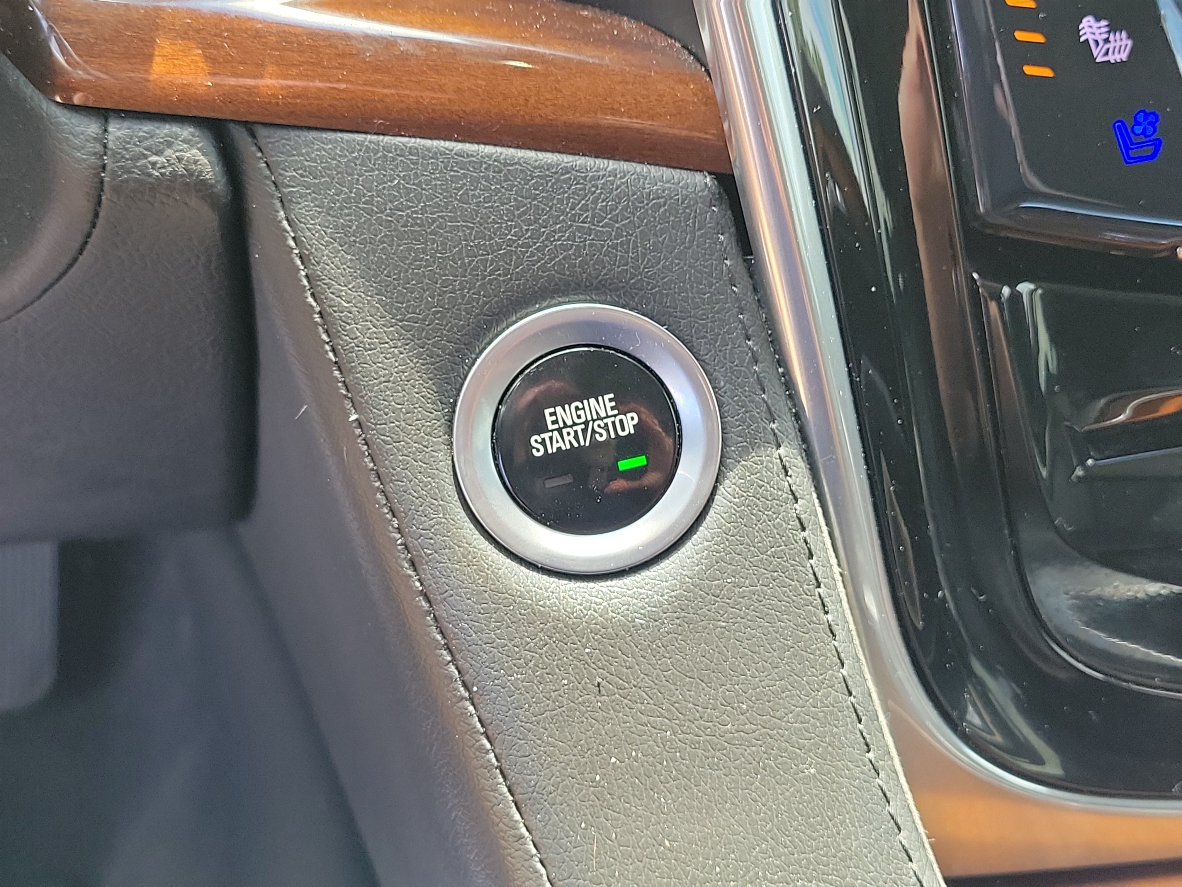 Used 2020 Cadillac Escalade Luxury AWD/4WD image 31