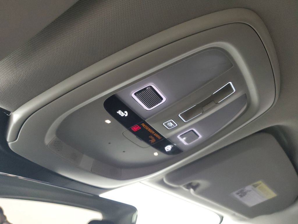 Used 2023 Volvo XC60 B5 Ultimate w/ Climate Package FWD image 34