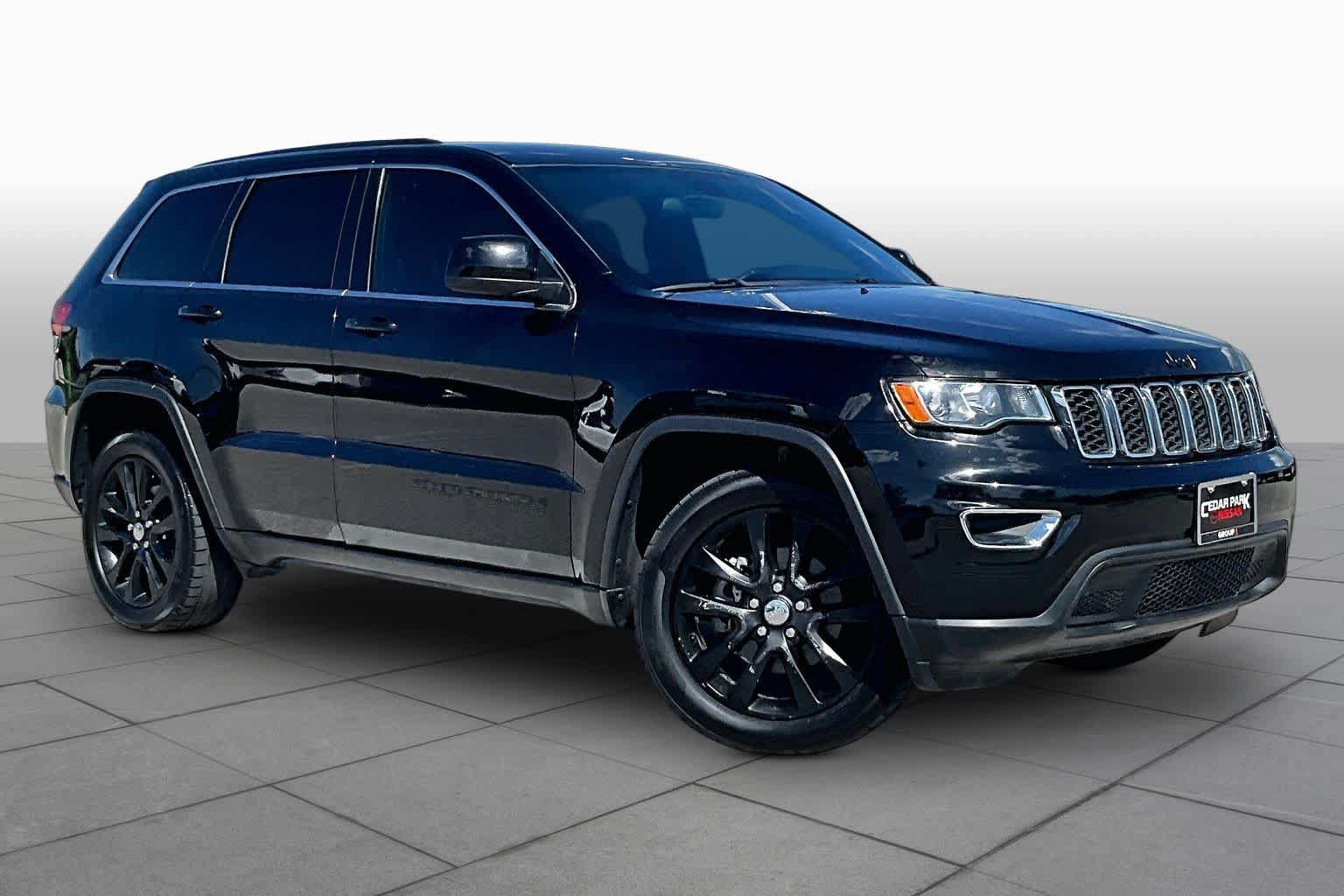 Used 2018 Jeep Grand Cherokee Laredo RWD image 3