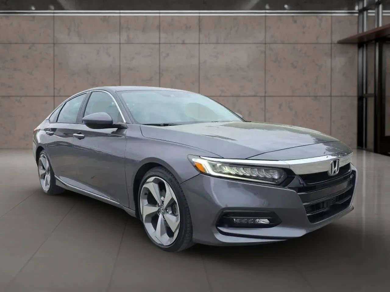Used 2018 Honda Accord Touring image 3