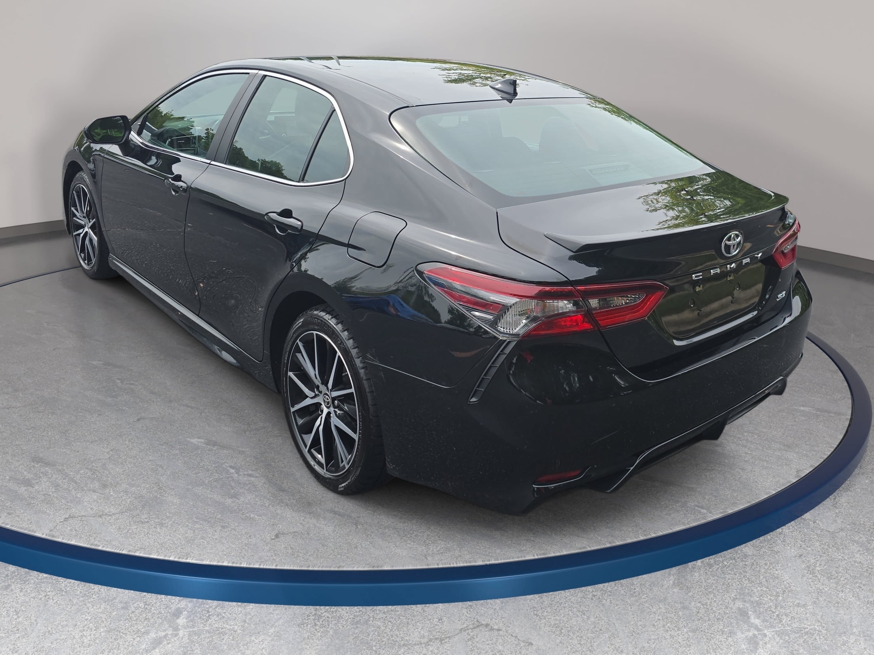 Used 2023 Toyota Camry SE FWD image 7