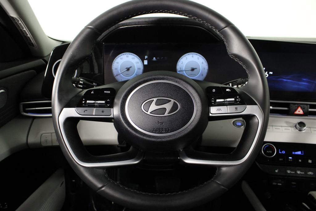 Used 2025 Hyundai Elantra Limited image 8