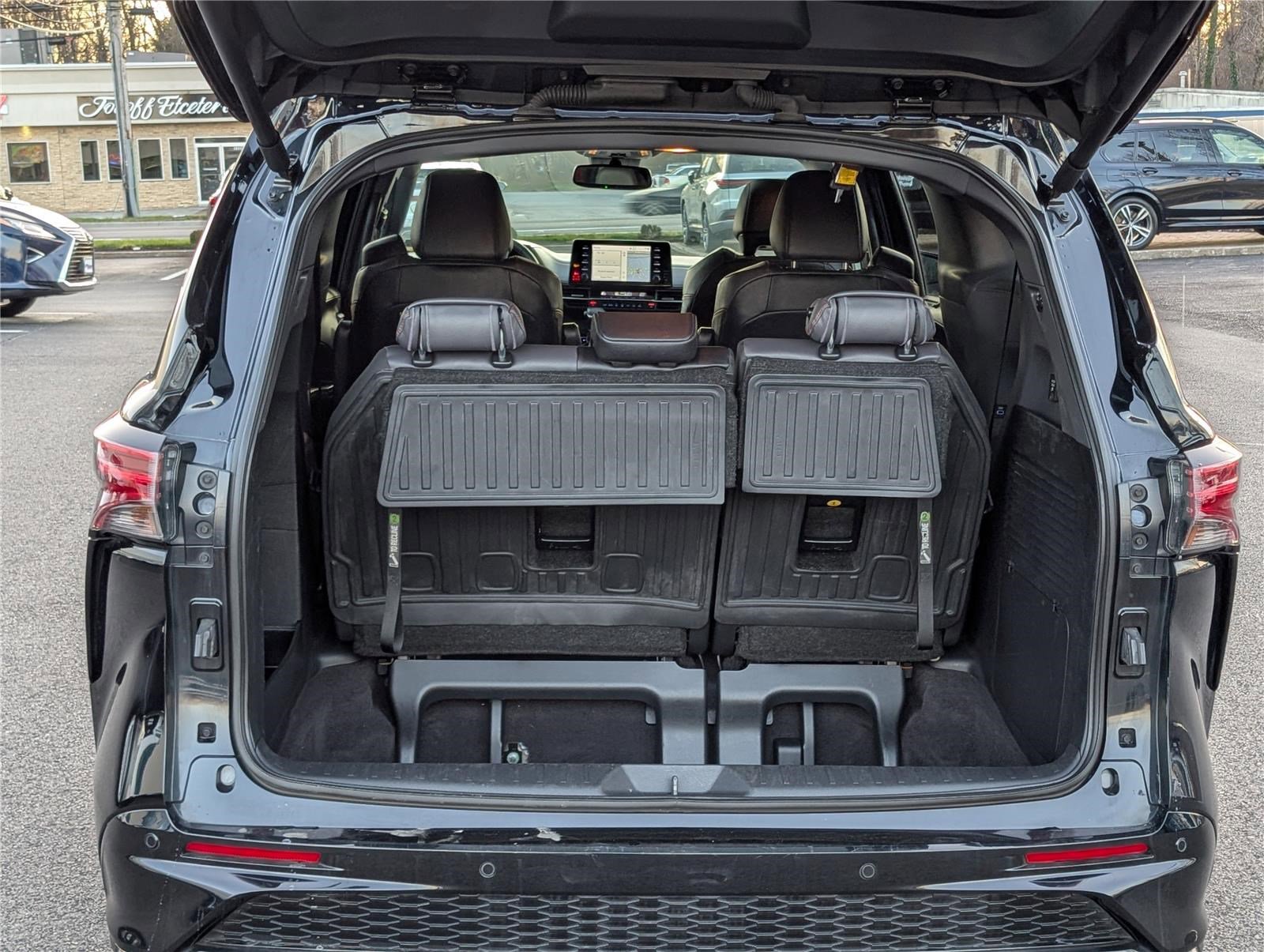 Used 2024 Toyota Sienna XSE w/ XSE Plus Package image 14