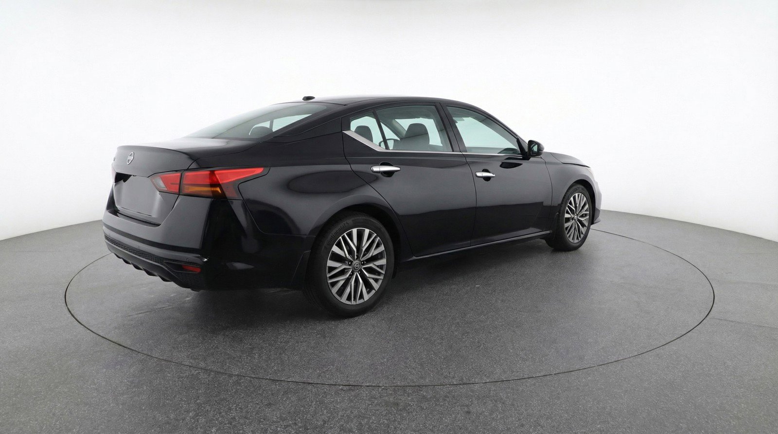 Used 2025 Nissan Altima 2.5 SV image 9