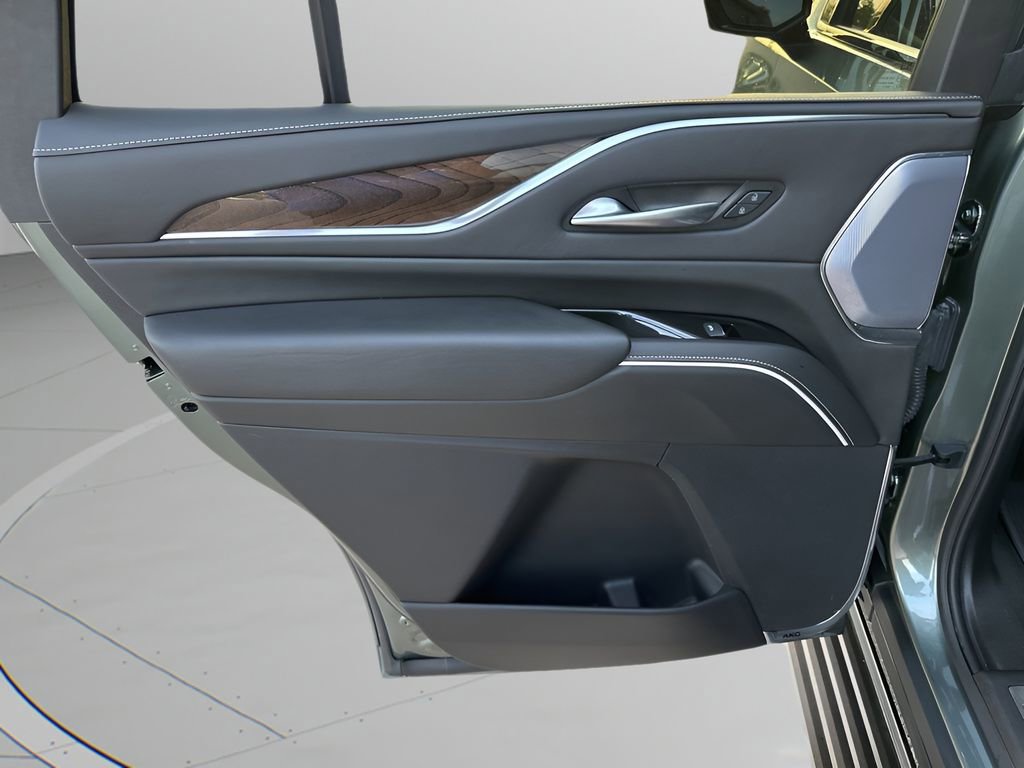 Used 2024 Cadillac Escalade Sport Platinum w/ LPO, ONYX Package image 18