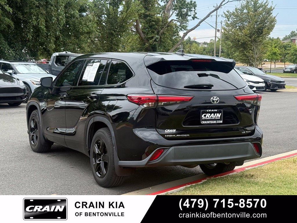 Used 2022 Toyota Highlander LE AWD/4WD image 5