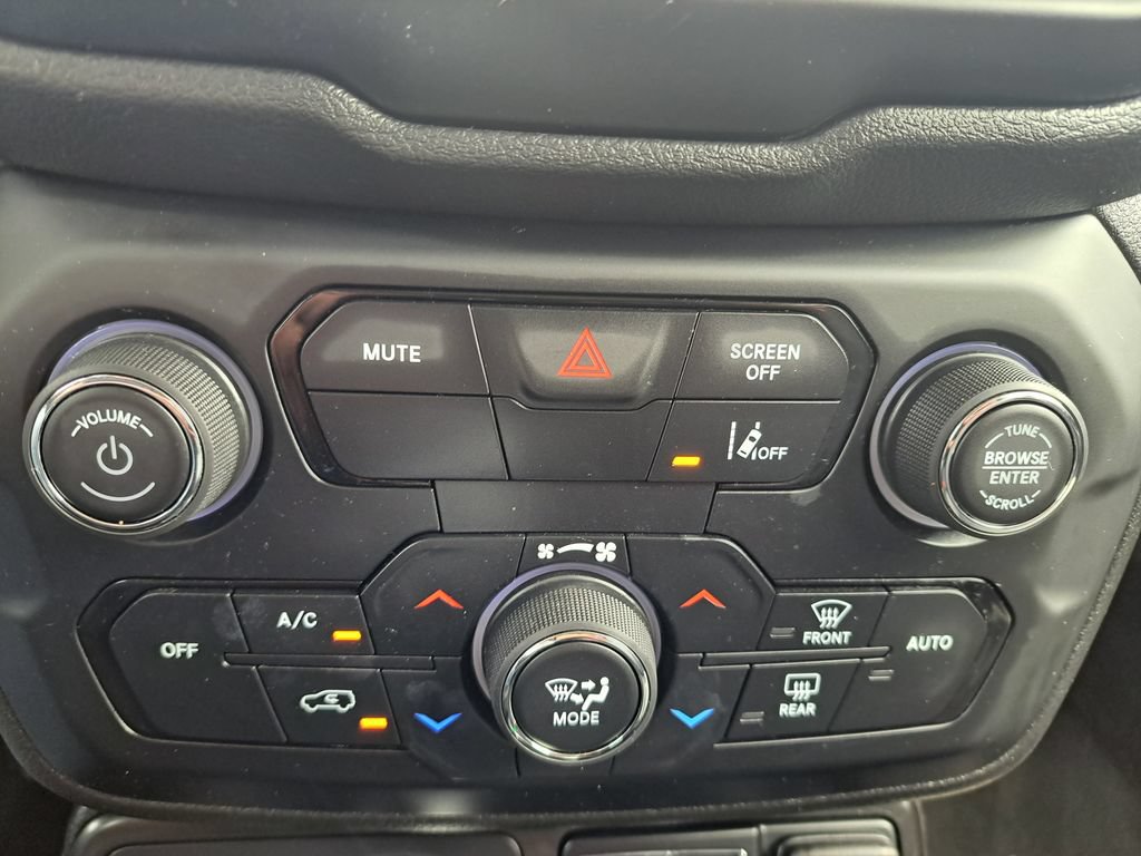 Used 2023 Jeep Renegade Trailhawk w/ Trailhawk Elite Group AWD/4WD image 15