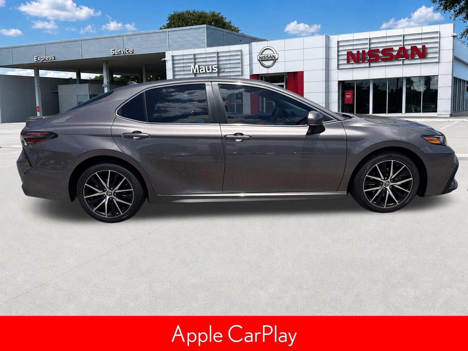 Used 2022 Toyota Camry SE w/ Convenience Package FWD image 3