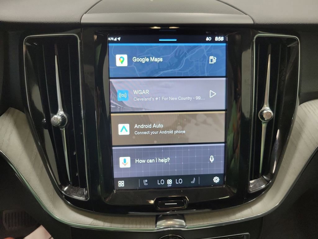 Used 2025 Volvo XC60 B5 Plus image 34