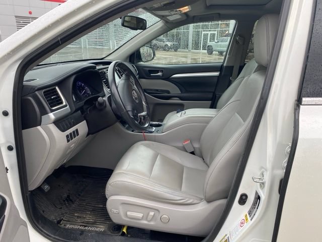 Used 2016 Toyota Highlander XLE AWD/4WD image 11