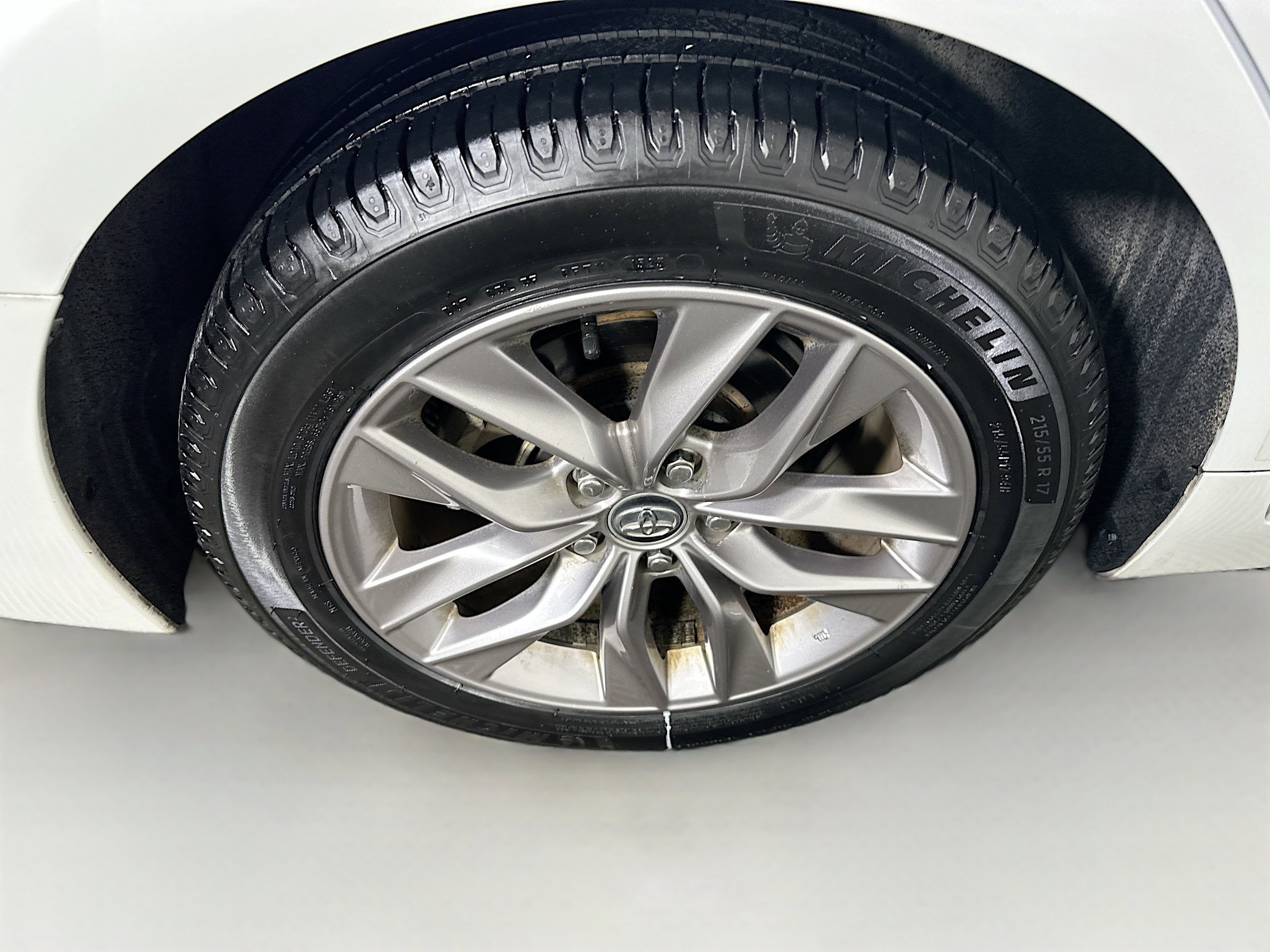 Used 2019 Toyota Avalon XLE w/ Moonroof Package FWD image 11