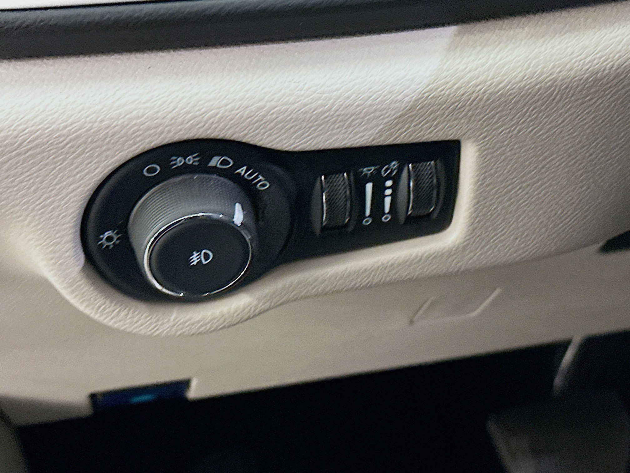 Used 2024 Chrysler Pacifica Touring-L image 17