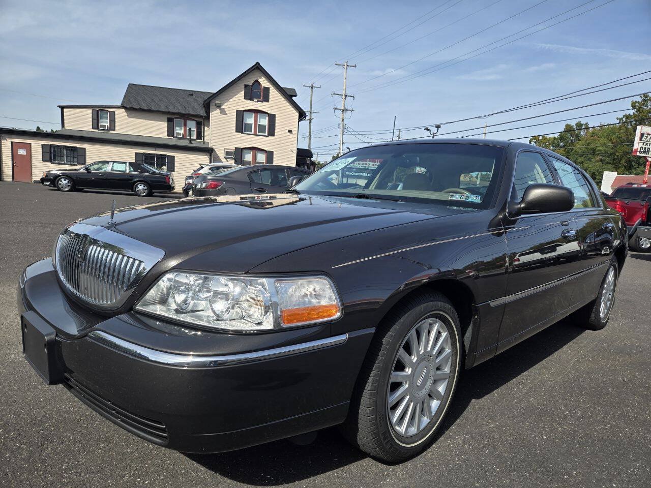 Used 2005 Lincoln Town Car Signature RWD image 10