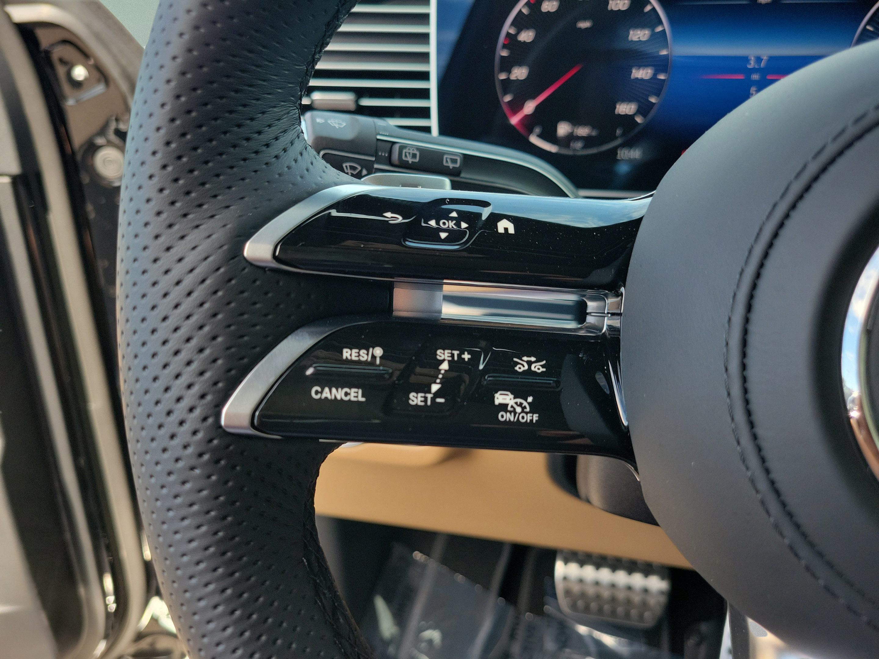 New 2026 Mercedes-Benz GLS 450 4MATIC image 26